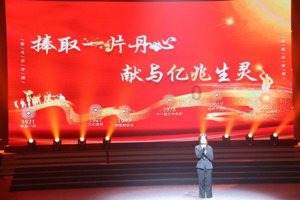 《天天向上》王一博拜师学艺，看到下意识的举止，素养好坏显而易见