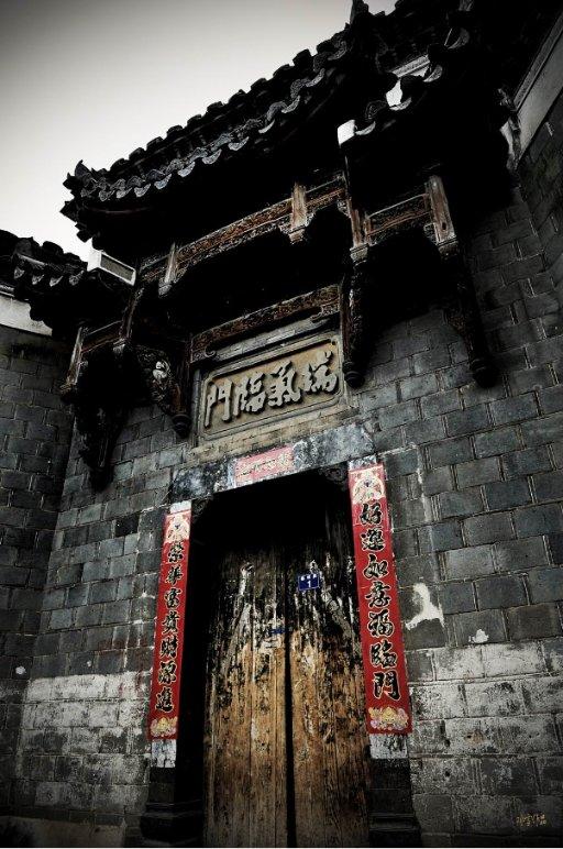 逃出华丽的房子